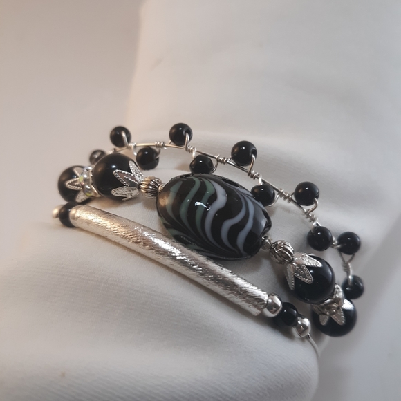 Stacking expandable bangles - Picture 3 of 3